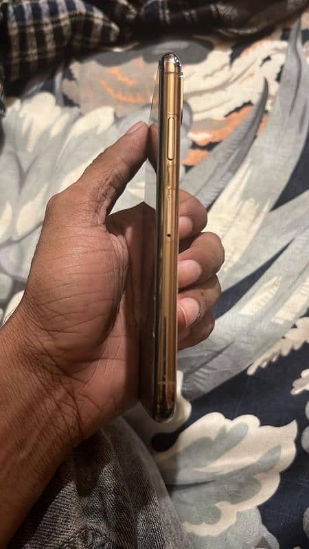 iphone xs non PTA 2 months sim time available 4