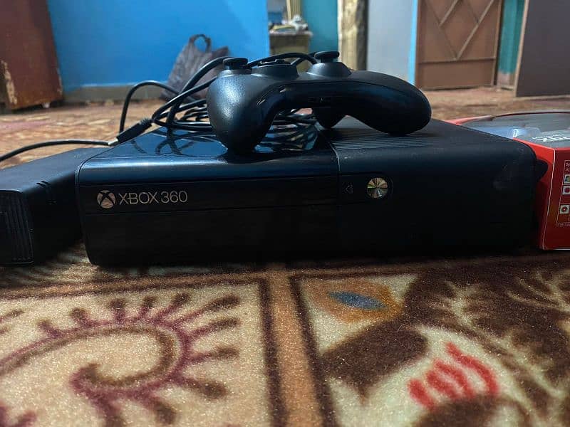 Xbox360 E Slim 1