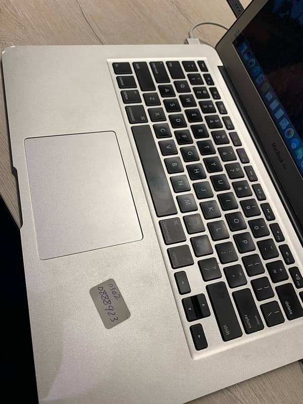 Apple macbook air 2012 model 2