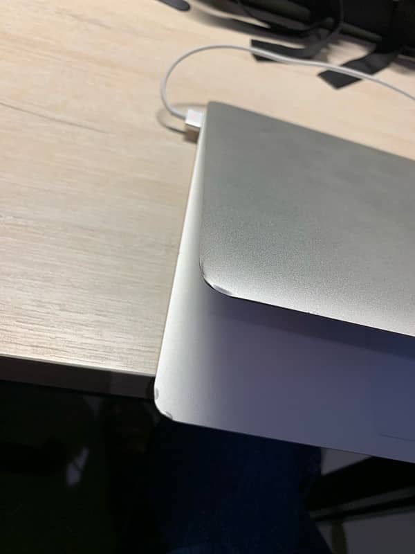 Apple macbook air 2012 model 4