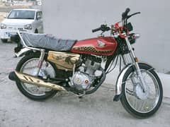 Honda 125 special Edition gold bike