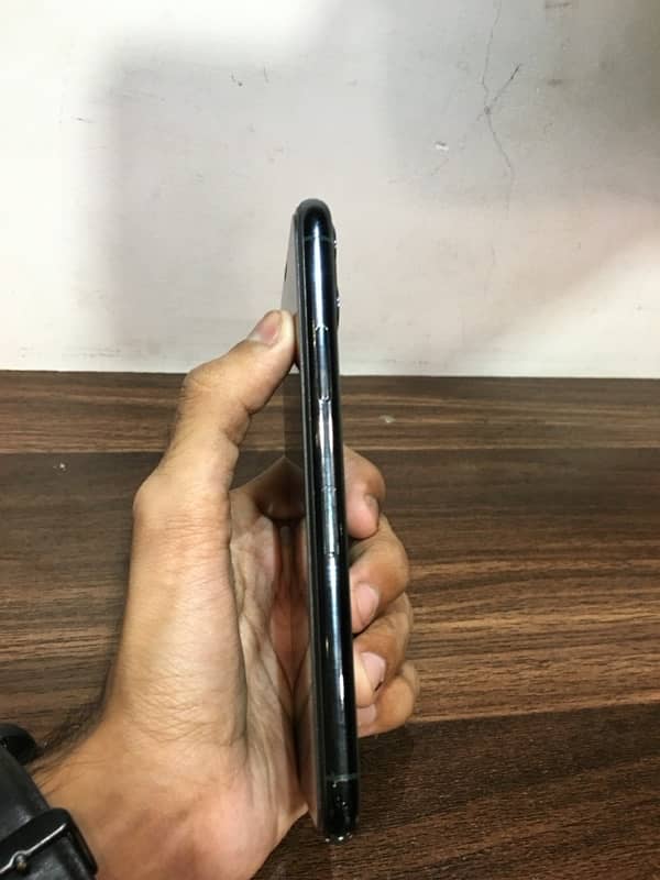 IPhone 11 Pro 256 Gb Dual Sim PTA approved 1