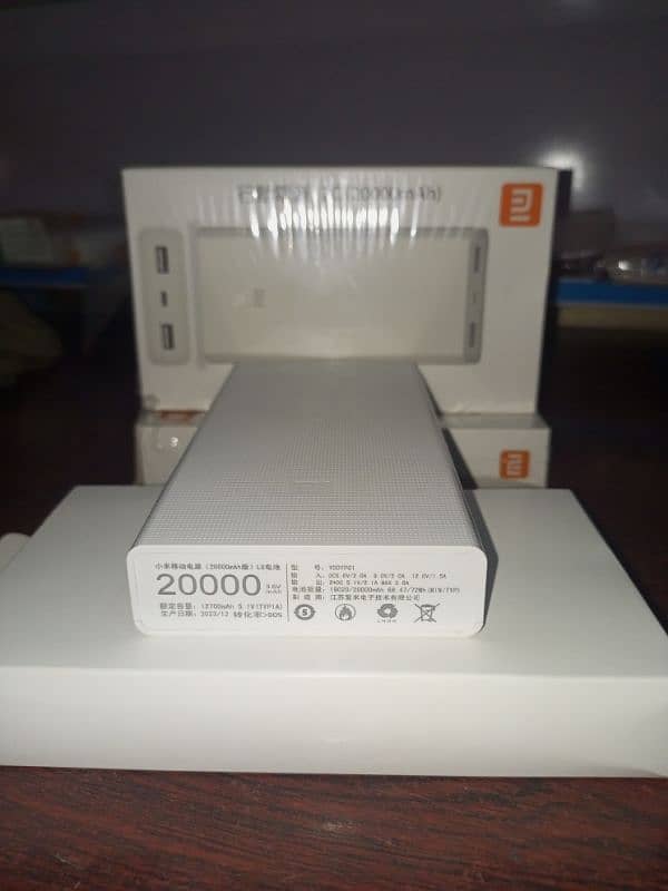 MI Power Bank 20000mAH 1