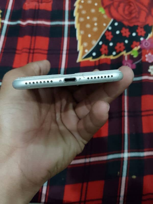 i phone 7plus  non-pta 10/10 battery service 73 baqi phone open ni hua 4