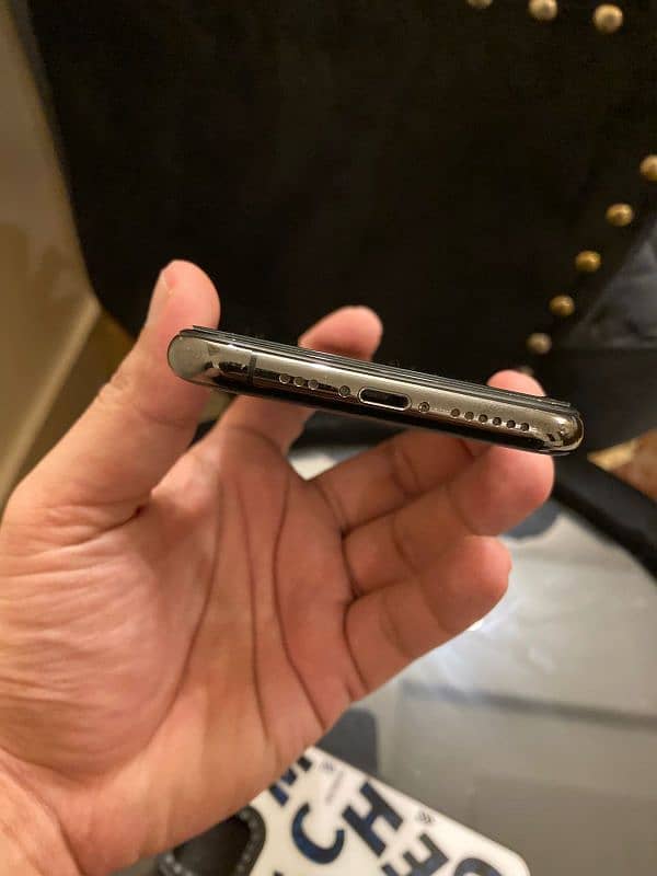 IPHONE 11 PRO FACTORY UNLOCK 10/10 CONDITION 0