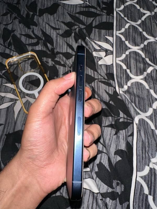 Iphone 15 Pro 128GB non PTA in excellent condition 4