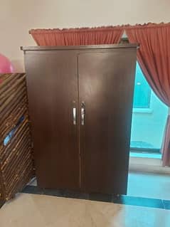 FULL SIZE ALMARI WARDROBE DOUBLE DOOR TOP CONDITION