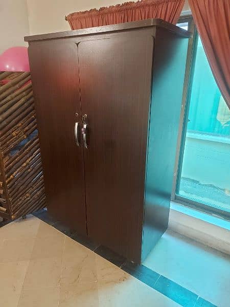 FULL SIZE ALMARI WARDROBE DOUBLE DOOR TOP CONDITION 2