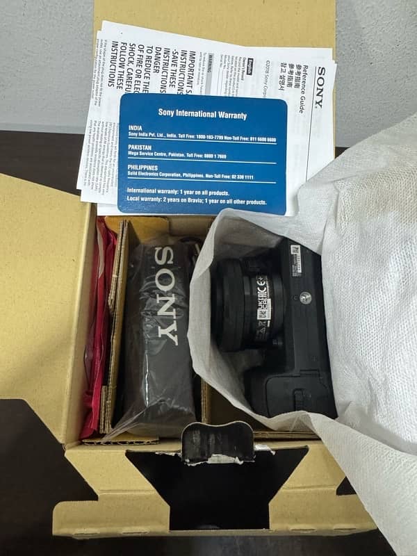 Sony A6400 with kit lens and Box Full accessories 10/10 condition 5