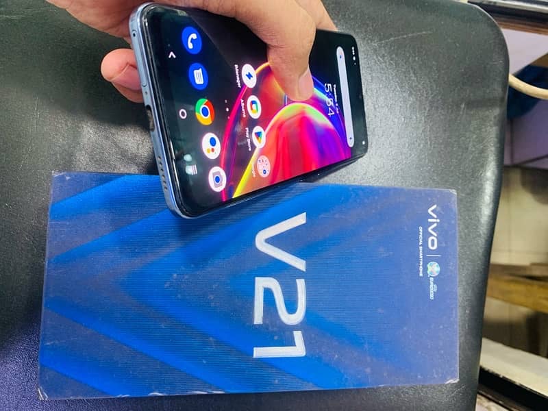 VIVO V21 8-128 with complete box 4