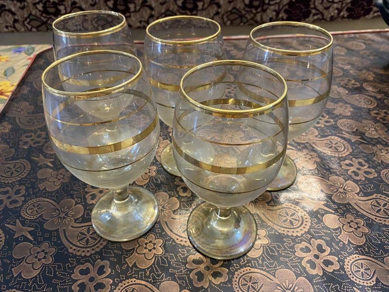 Pack of 5 Wine Glasses 4