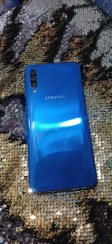 Urgent Sell Samsung Galaxy A50 4/128 official Pta approved 1