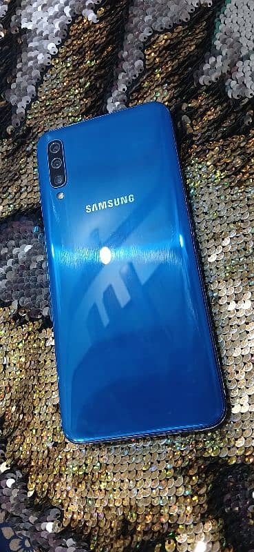 Urgent Sell Samsung Galaxy A50 4/128 official Pta approved 2