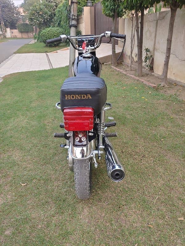 Honda 125 model 2002 totally genuine 4