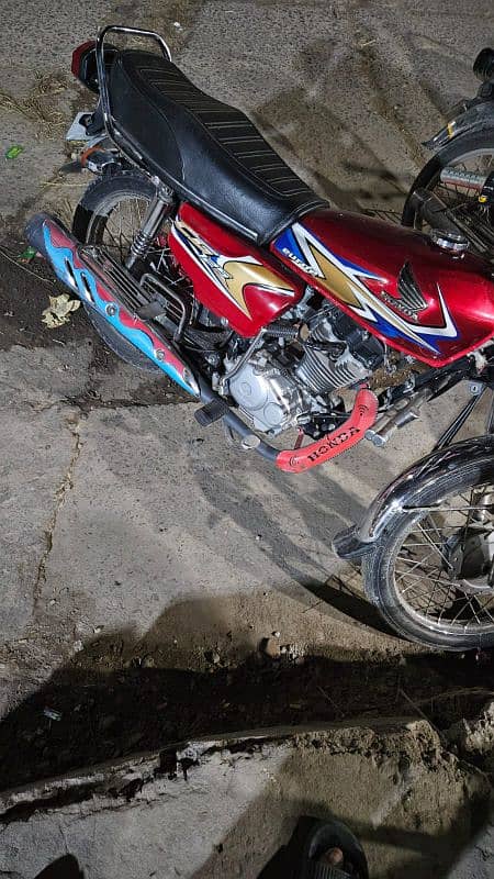 Honda 125 new condition only 4600 drive 2