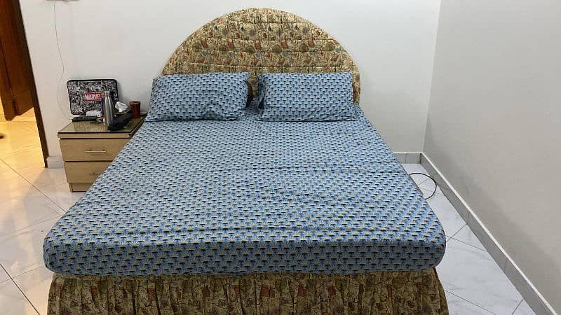 queen size bed for sell 3