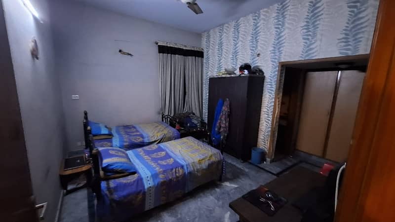 10 Marla Upper portion ( video available) Gulshan block Allama iqbal town Lahore 7