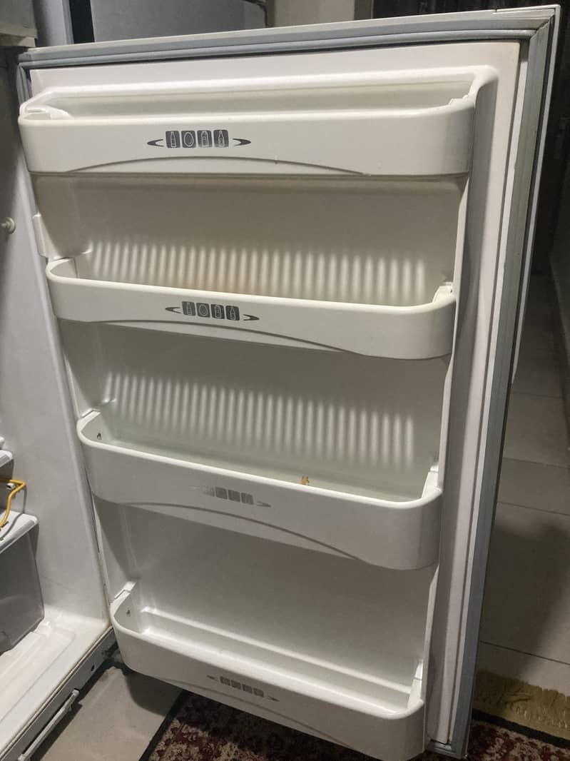 Dawlance refrigerator Large size for sale 3