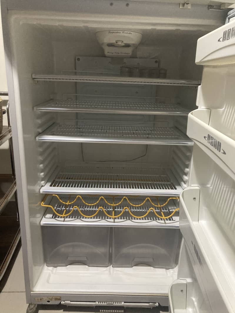 Dawlance refrigerator Large size for sale 4