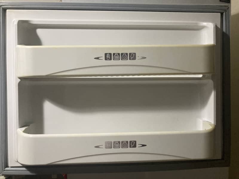 Dawlance refrigerator Large size for sale 7