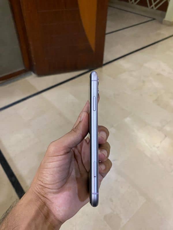 iPhone 11 (factory unlocked) 3