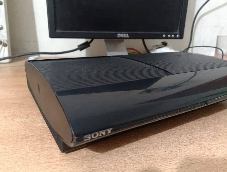 PlayStation 3 — Fat - In Good Condition with Free Games and Controller 1