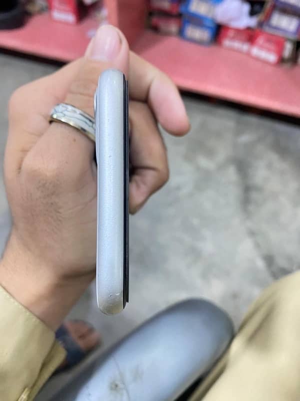 iphone 11 , 128 gb  non pta 5