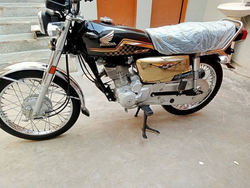 Honda CG 125 Gold Edition 2024 ka 6 month unregistered 950 km 0