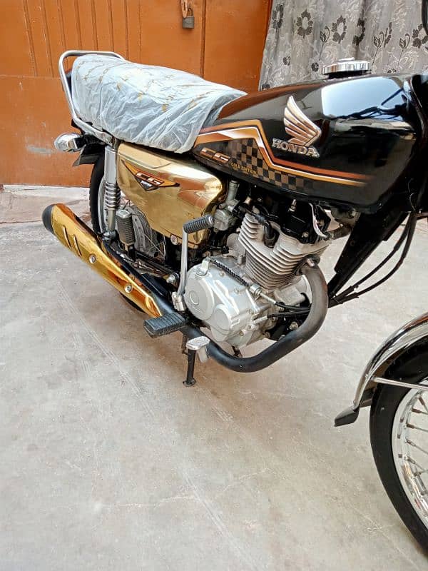 Honda CG 125 Gold Edition 2024 ka 6 month unregistered 950 km 2