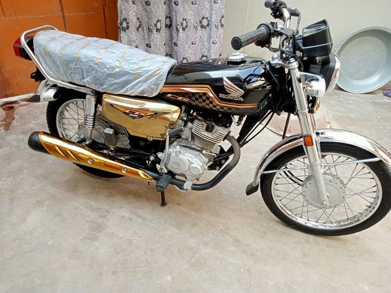 Honda CG 125 Gold Edition 2024 ka 6 month unregistered 950 km 4