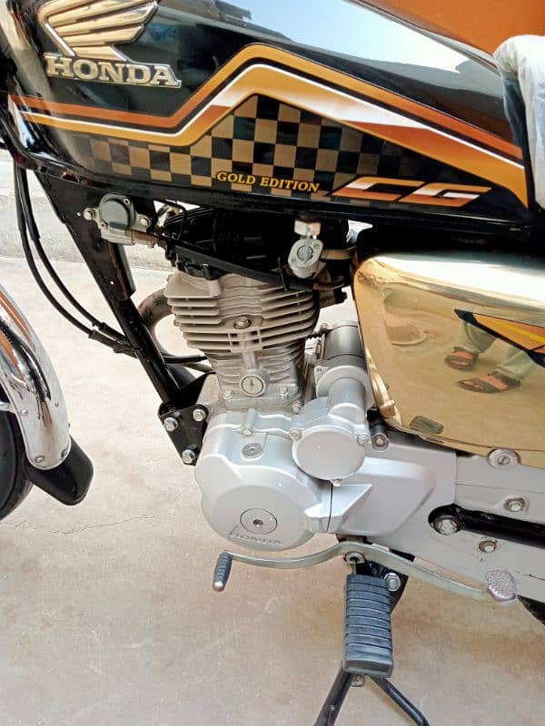 Honda CG 125 Gold Edition 2024 ka 6 month unregistered 950 km 6