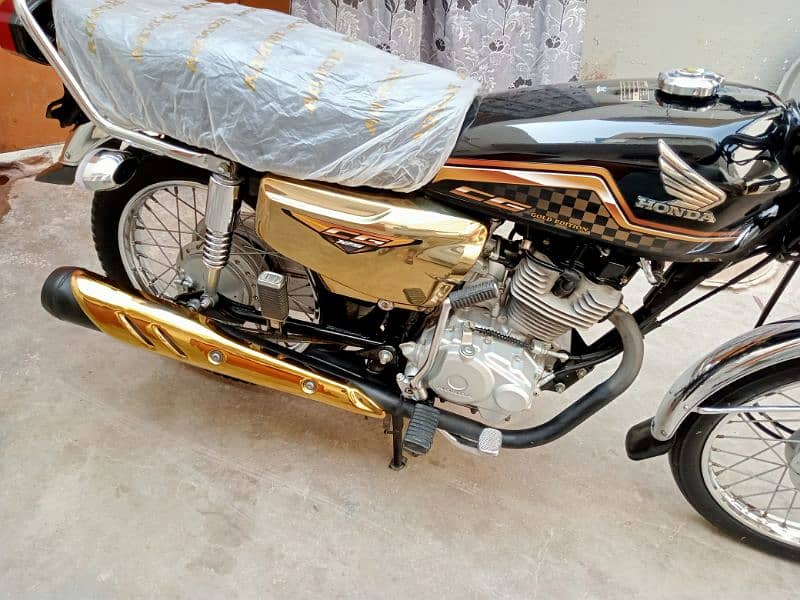 Honda CG 125 Gold Edition 2024 ka 6 month unregistered 950 km 7