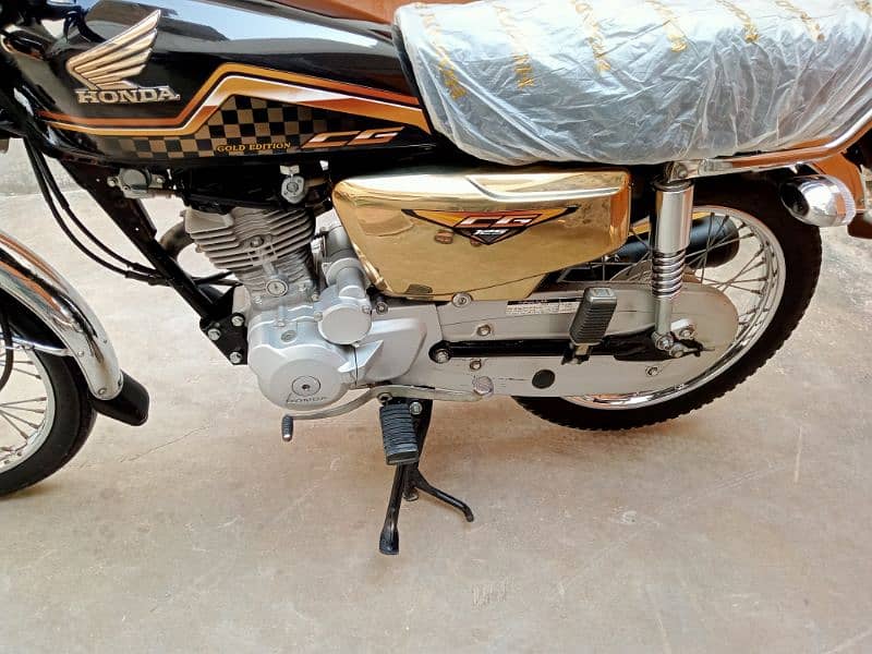 Honda CG 125 Gold Edition 2024 ka 6 month unregistered 950 km 8