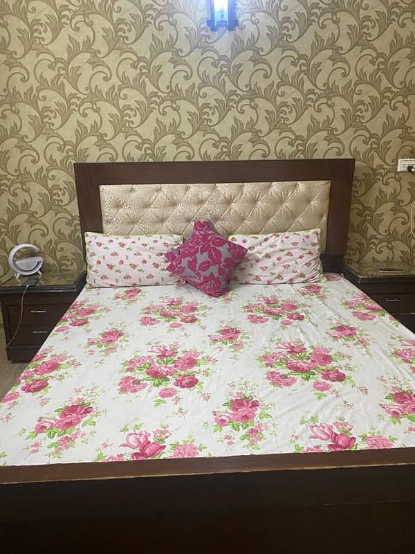 Urgent bed set sale 1