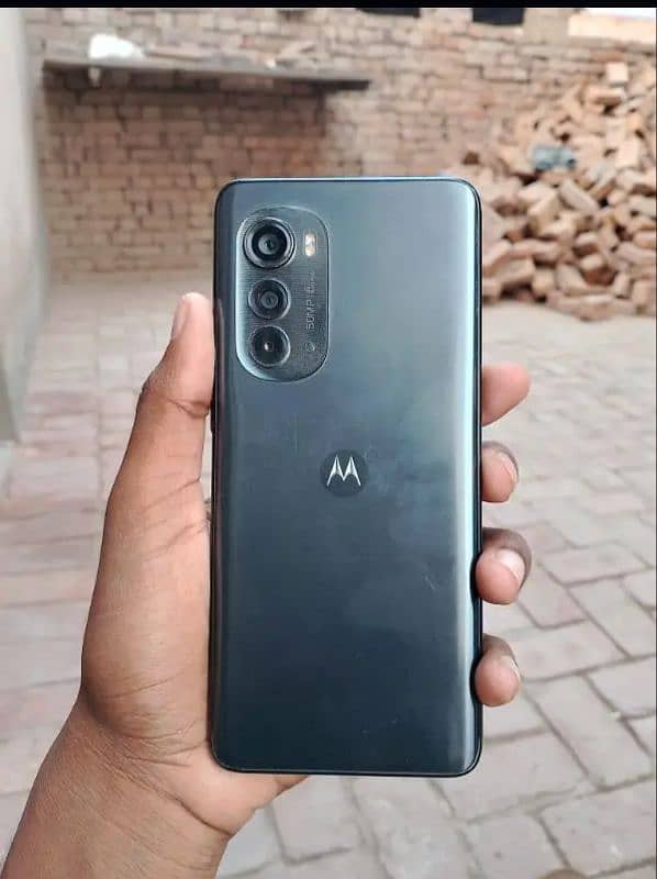 Motorola Edge 2022 3