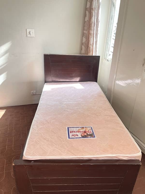 Single Bed without matress 0