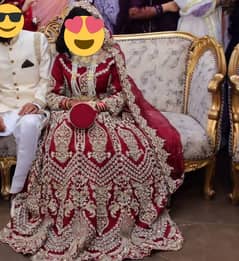 bridal lehnga only 4 hour used,. price less hojye ge