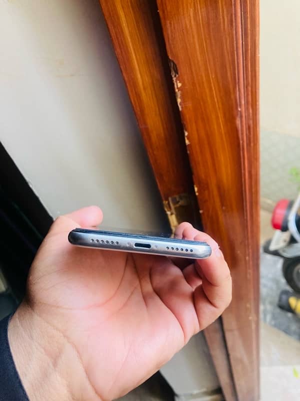 IPhone X Pta Approved 64gb 10/9 Condition 3