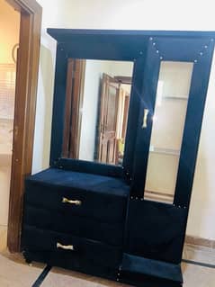 dressing table in good condition