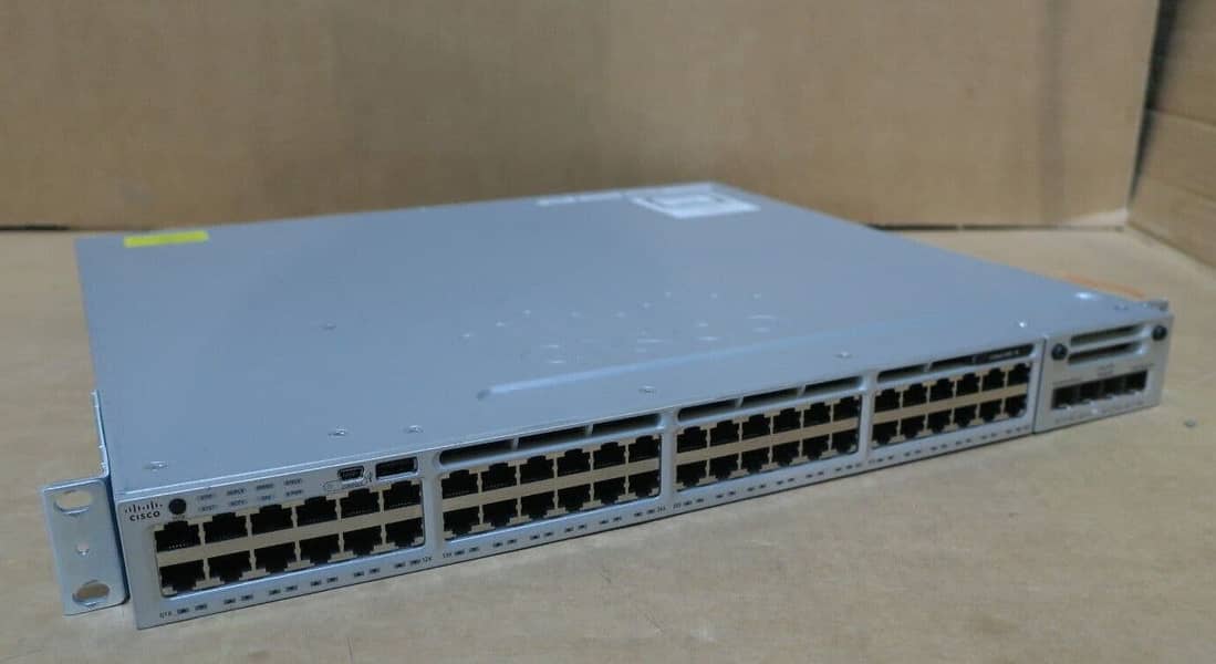 Cisco Catalyst 3850 48-port PoE IP Base with 5 access point license 2