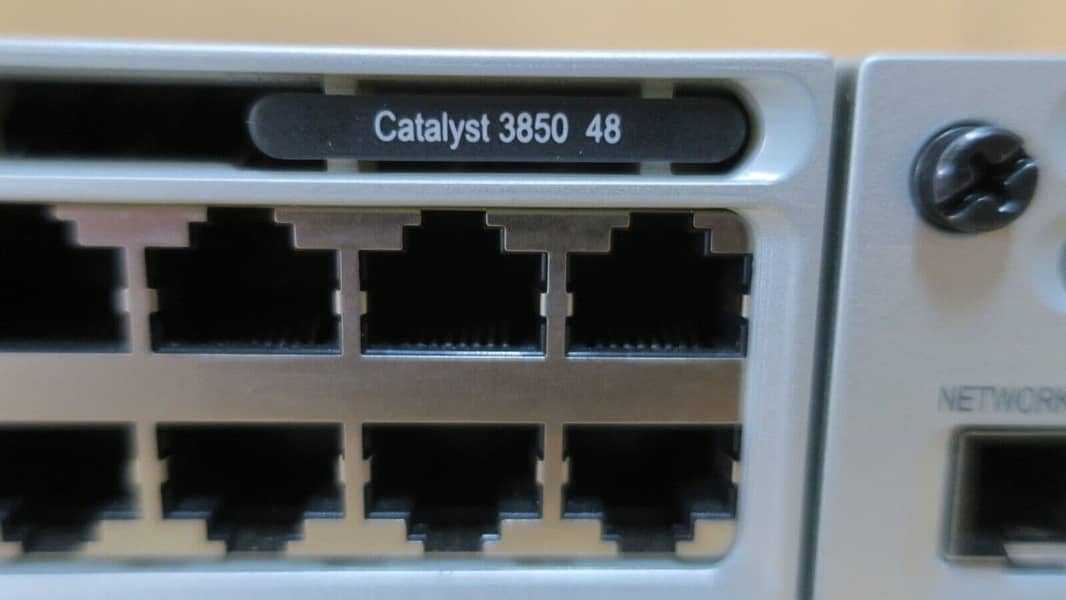 Cisco Catalyst 3850 48-port PoE IP Base with 5 access point license 5