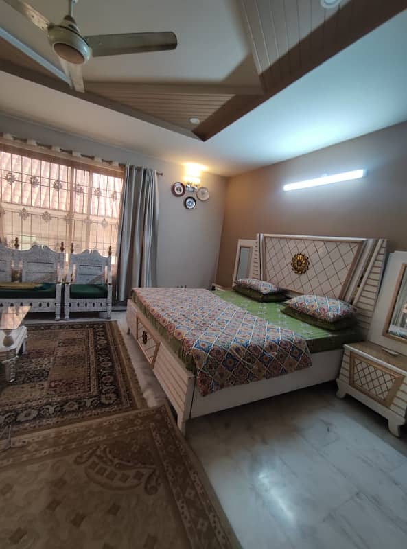 Furnished upper portion. 0311*5786*429 15