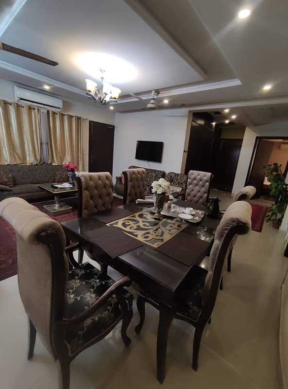 Furnished upper portion. 0311*5786*429 16