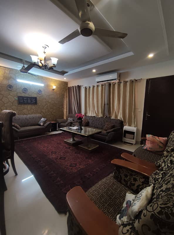 Furnished upper portion. 0311*5786*429 18