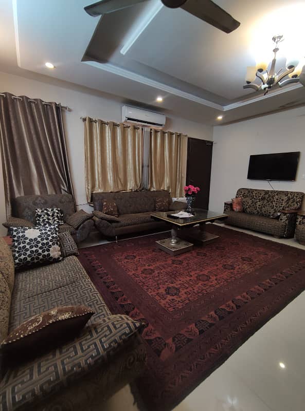 Furnished upper portion. 0311*5786*429 19