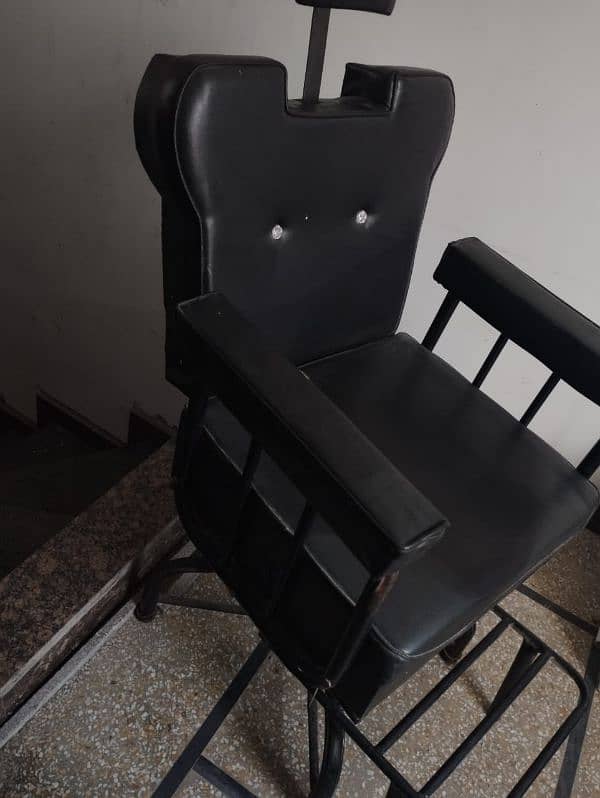 Chair for Selon available in a very reasonable price 1