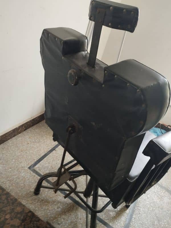 Chair for Selon available in a very reasonable price 2