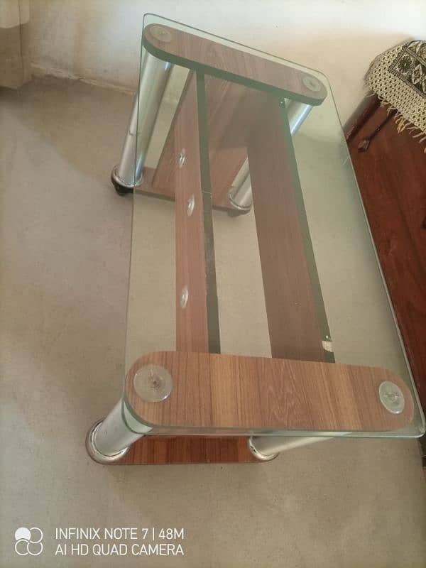 urgnt sale nice and good looking 3 tables in Good condition 2