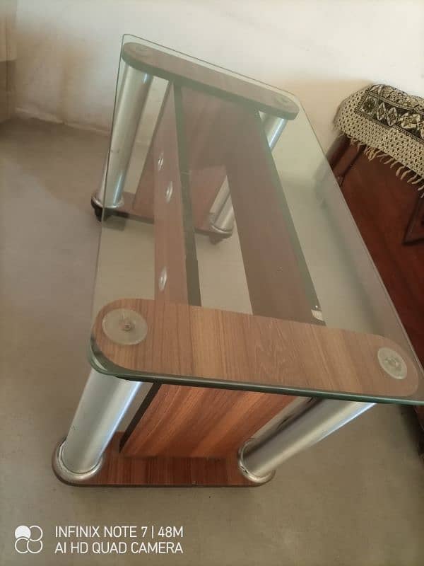 urgnt sale nice and good looking 3 tables in Good condition 3