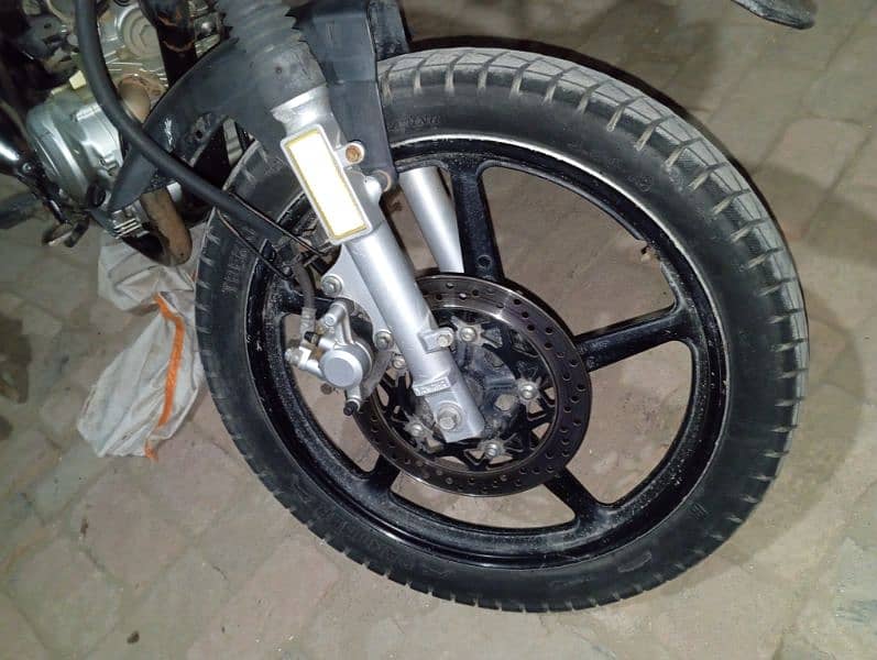 yamaha YBR G 125 CC . . . .  look like new. 1